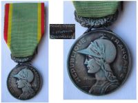 France WWII Silver Medal of the Society for the Encouragement of Devotion to Service by Contaux 